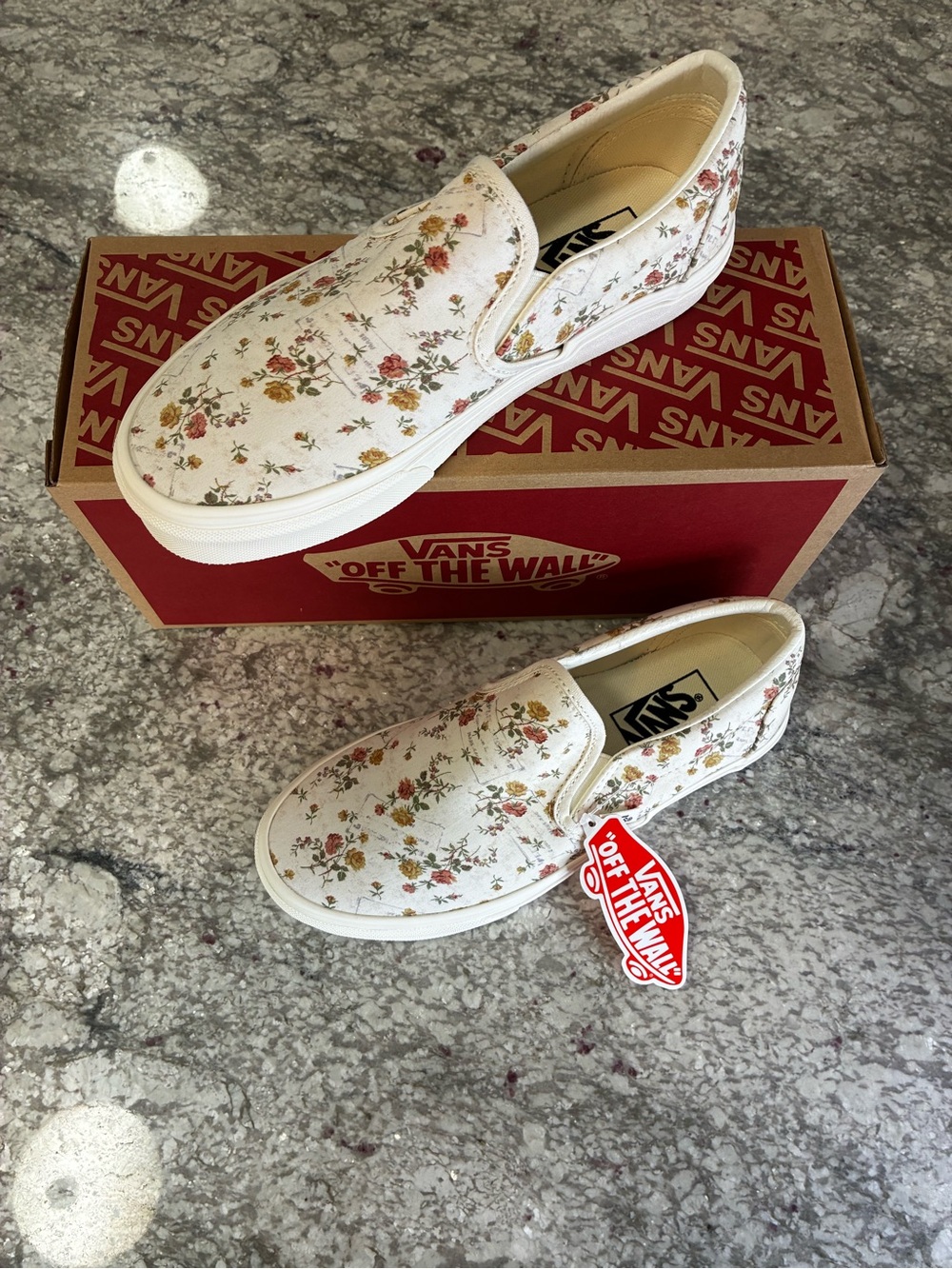 Women’s Vans Cream Slip-On Sneakers with Floral/Marshmallow  print - Picture 4 of 16